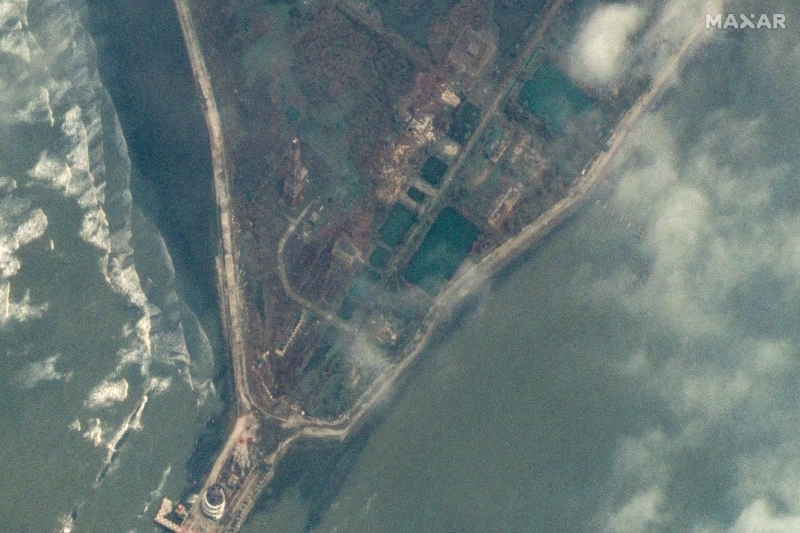 India’s capital chokes in smog after firework ban flouted during Diwali