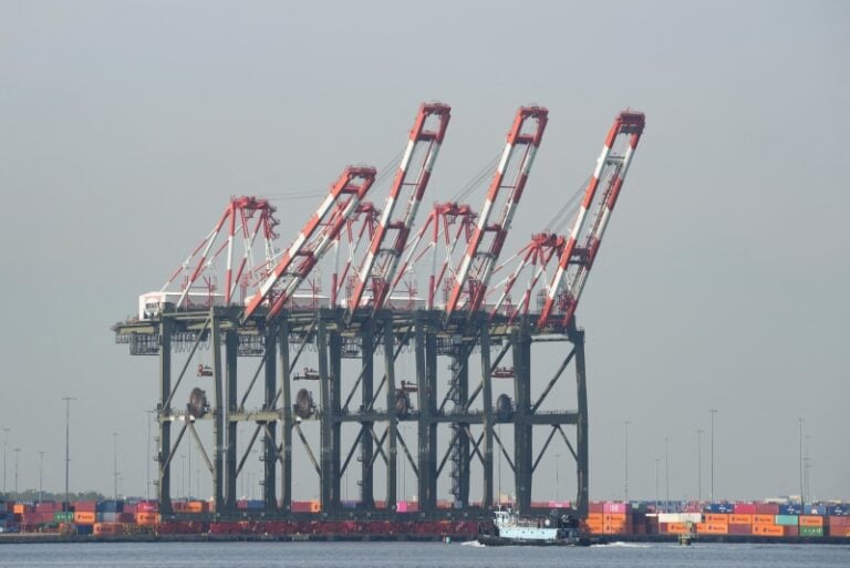 US dockworkers return to ports after threeday strike