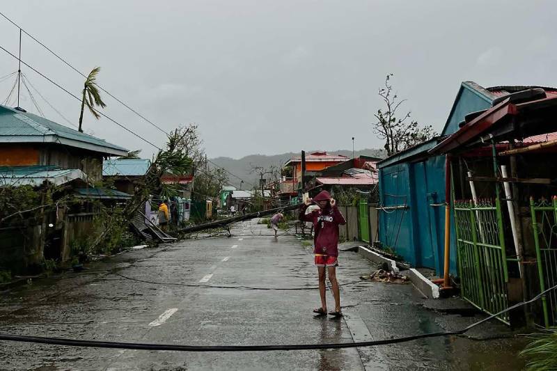 Super Typhoon Man-yi Fells Trees, Power Lines In The Philippines – ENG ...